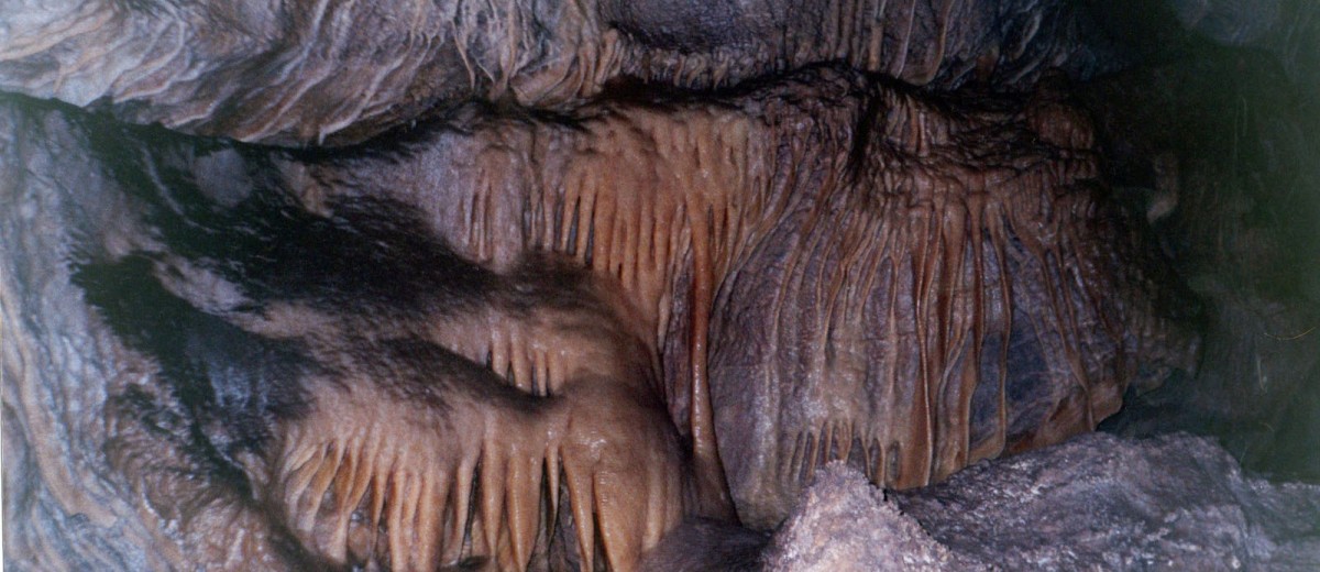 Estalactitas en la Caverna de las Brujas