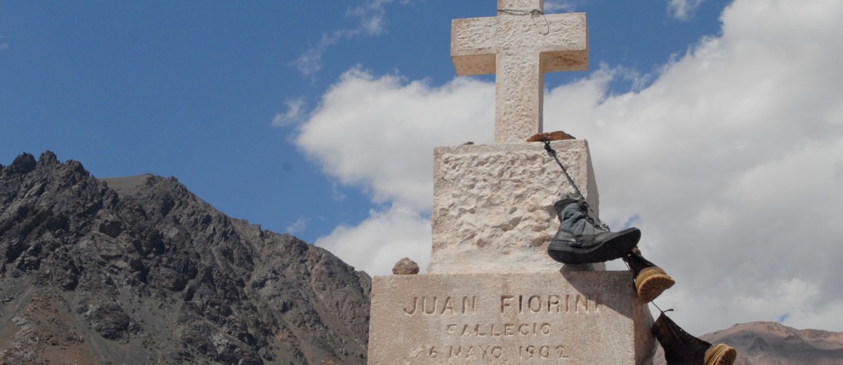 Historia de los ascensos: Cementerio de los Andinistas